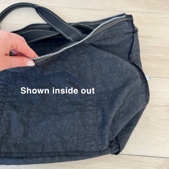 Vintage Early 2000s Kipling Women's Black Large Travel Tote Bag / Minimalist - Picture 15 of 16